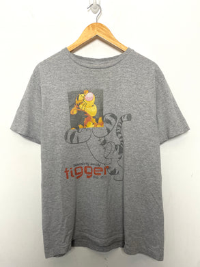 Vintage 1990s Disney Tigger and Winnie the Pooh Cartoon Graphic Tee Shirt (fits adult Medium)